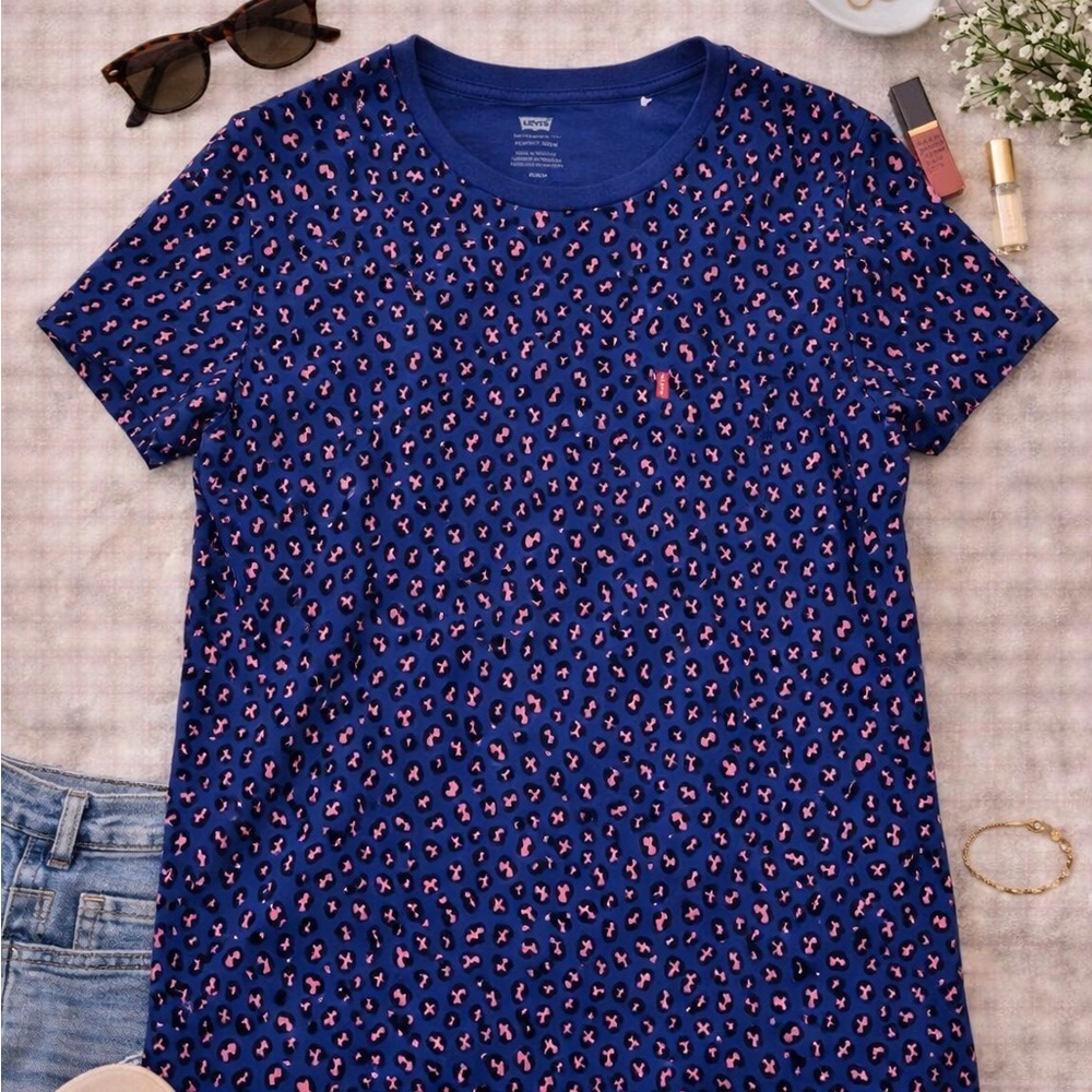 Levi’s Perfect Crew Leopard Print Tee Blue Pink Short Sleeve Size Medium